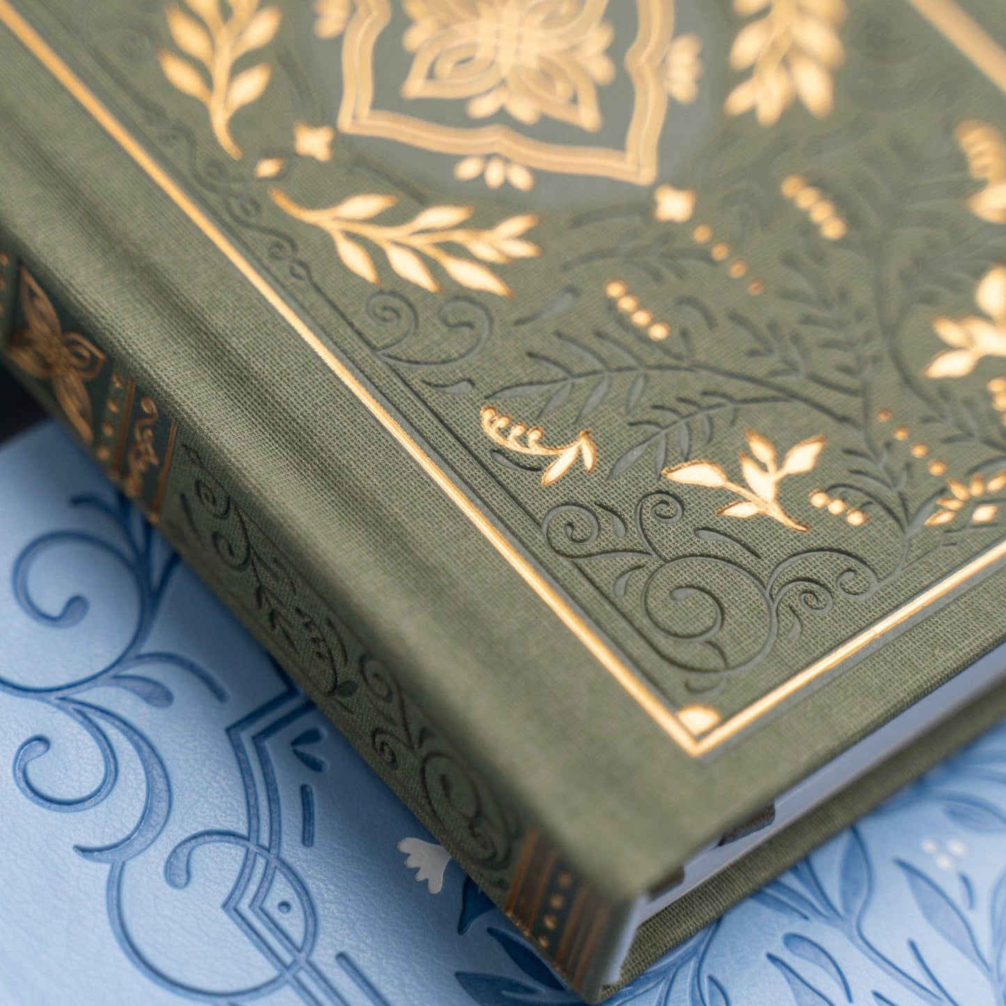 Storybook In Vintage Olive Dot Grid Notebook: Dot Grid / LS: 160 Pages